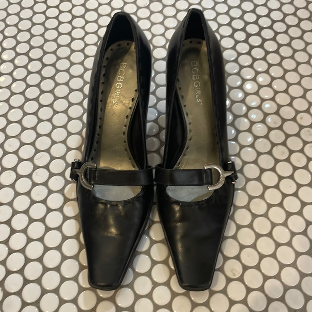 BCBG Girls Pumps with Strap across Foot Size 6 1/2